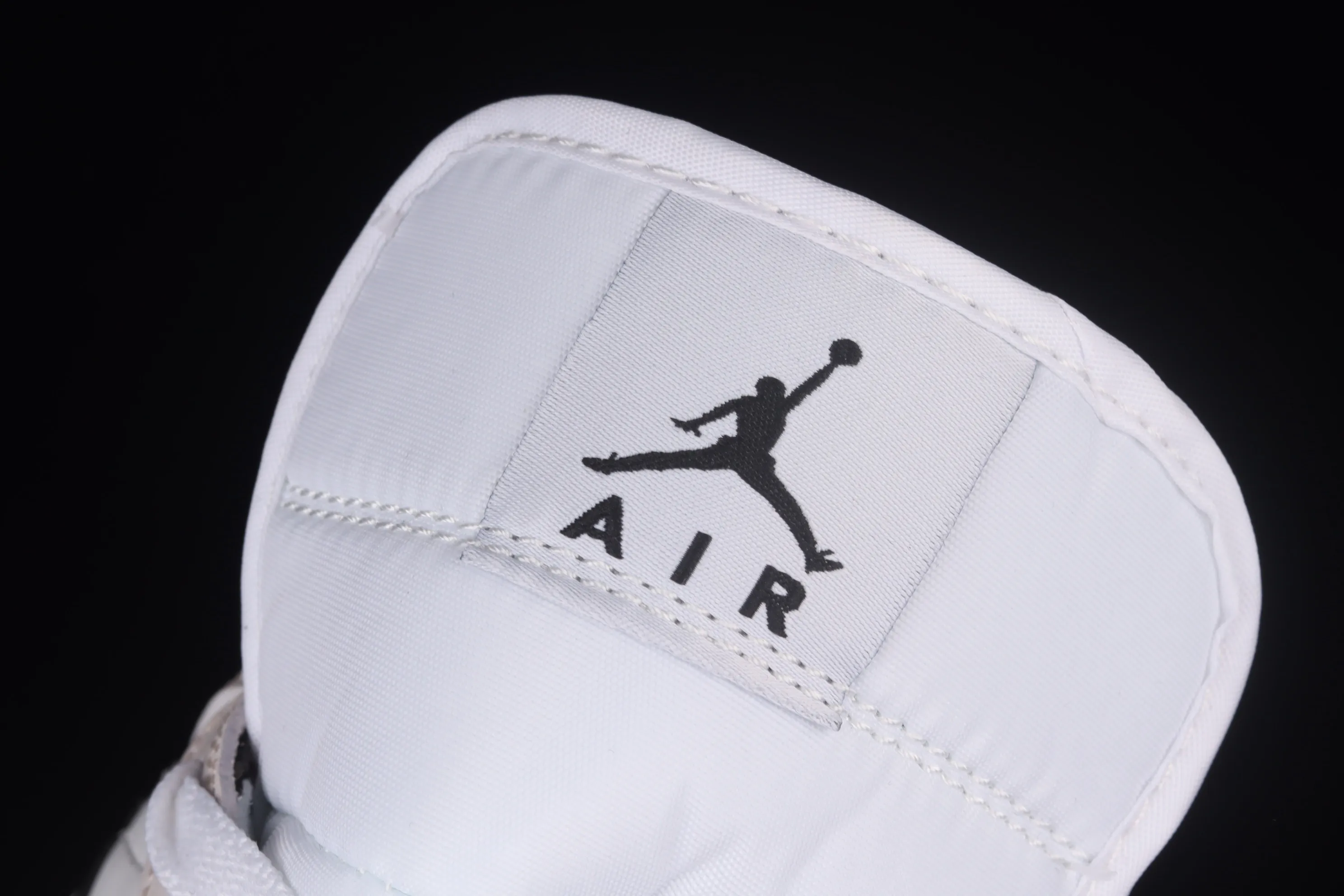 All categories Air Jordan Jordan series basketball shoes Air Jordan 1 Mid Different versions Air Jordan 1 Mid SE AJ1 Joe 1 white pink black hook Zhongbang basketball shoes BQ6472-500